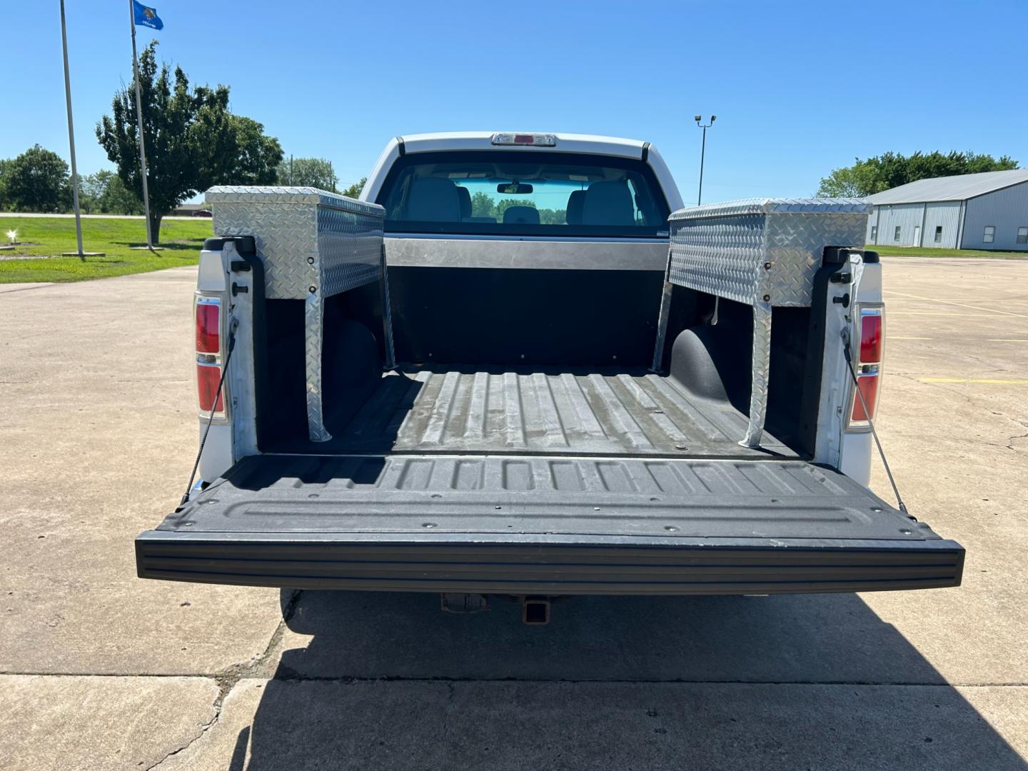 2014 White /Gray Ford F-150 XL SuperCab 6.5-ft. Bed 2WD (1FTEX1CM8EK) with an 3.7L V6 DOHC 24V engine, 6-Speed Automatic transmission, located at 17760 Hwy 62, Morris, OK, 74445, (918) 733-4887, 35.609104, -95.877060 - 2014 FORD F-150 XL SUPERCAB 6.5-ft. BED 2WD 3.7L V6 FEATURES KEYLESS REMOTE ENTRY, POWER LOCKS, POWER WINDOWS, AM/FM STEREO, TOUCH SCREEN, AUXILLARY PORT, HANDS-FREE BLUETOOTH CALLING, CRUISE CONTROL, TRACTION CONTROL, MULTI-FUNCTIONING STEERING WHEEL CONTROLS, BACKUP CAMERA. EQUIPPED WITH A BI-FUEL - Photo#19